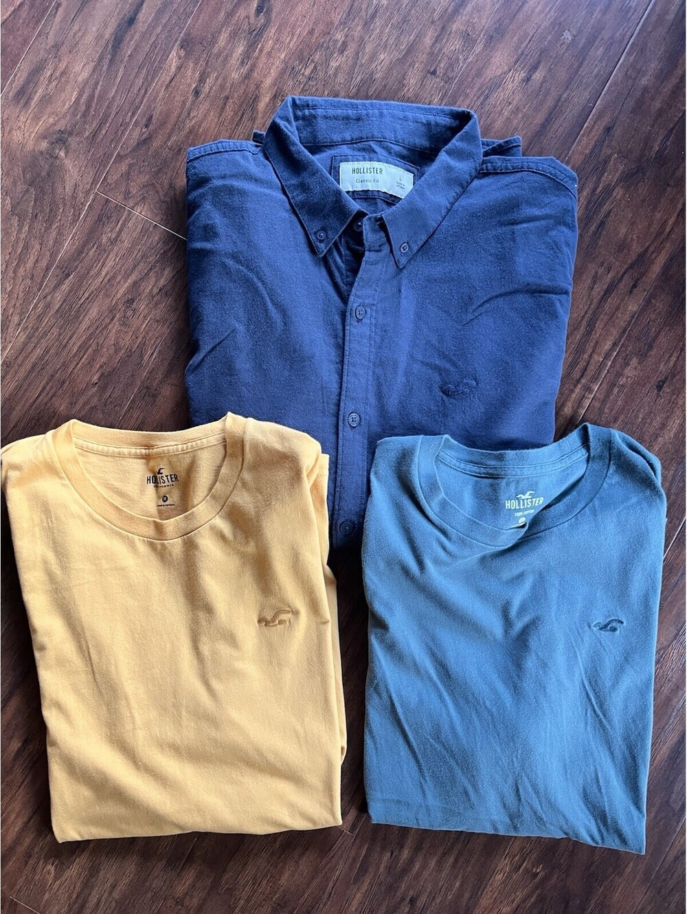 Hollister Lot Of 3 Shirts Men’s Size Med/Lg